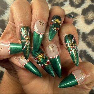 Festive Green and Gold Holiday Nail Art